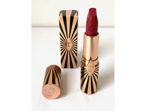 Charlotte Tilbury. Hot Lips 2. Amazing amal