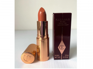 K.I.S.S.I.N.G. Charlotte tilbury. Stoned Rose