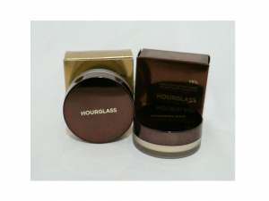 VEIL™ Translucent Setting Powder - Travel size. Hourglass